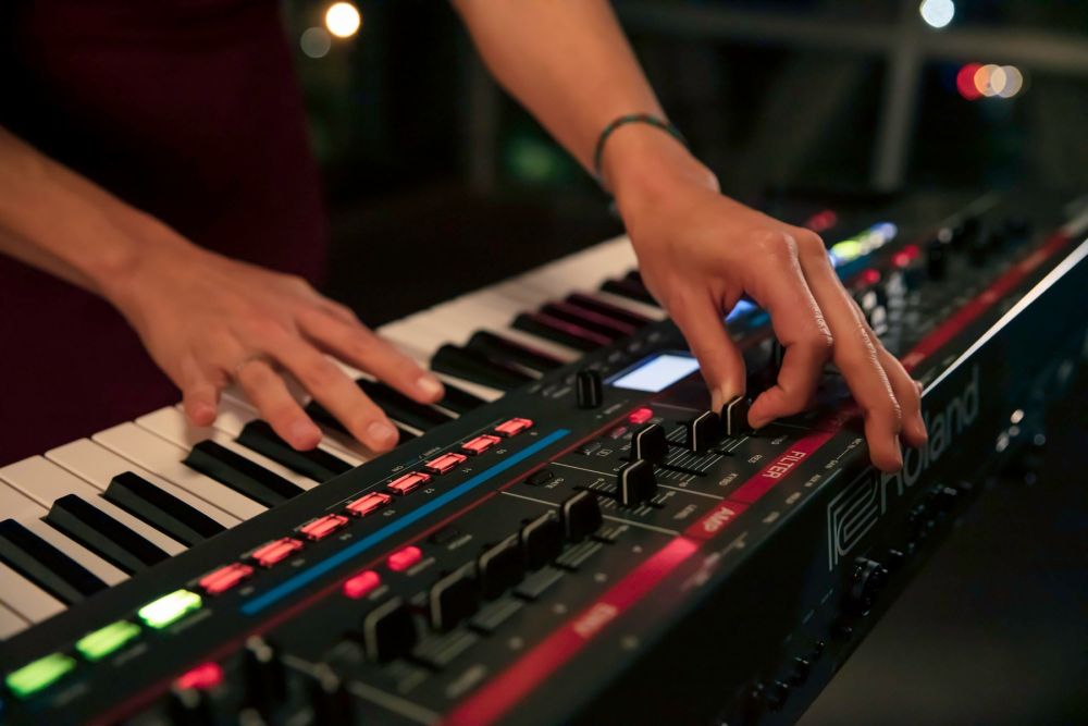 JUNO-X | 61-KEY PROGRAMMABLE POLYPHONIC SYNTHESIZER | Tom Lee Music