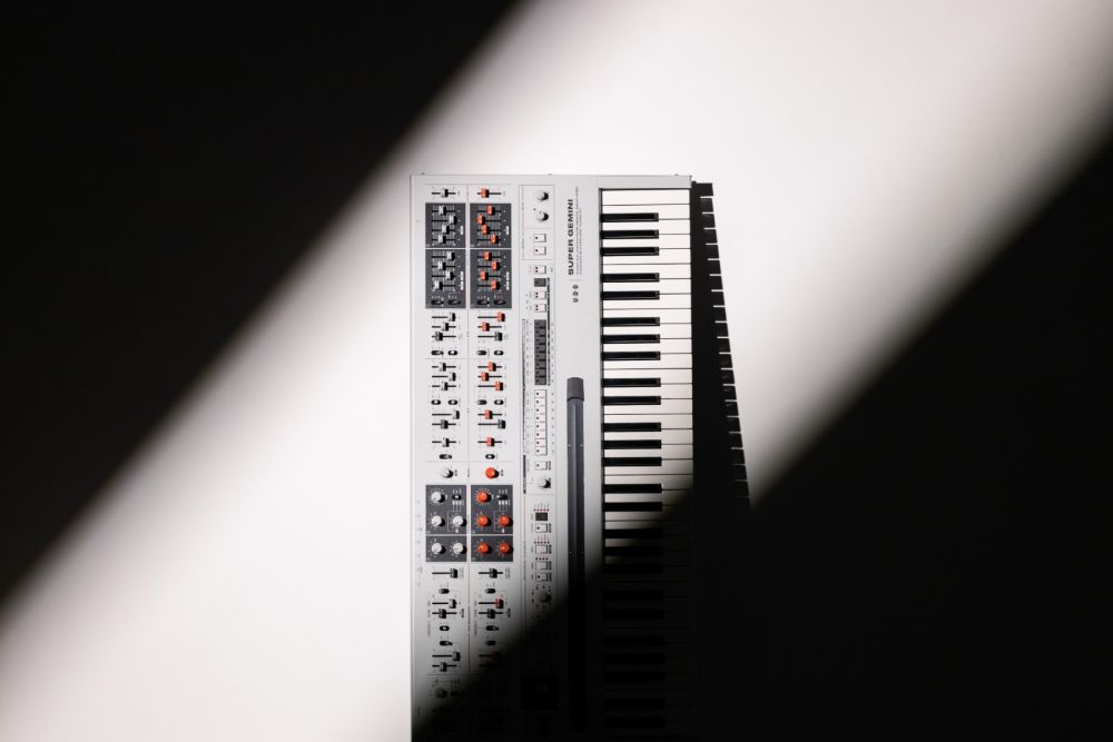 SUPER GEMINI | POLYPHONIC HYBRID KEYBOARD SYNTHESIZER | Tom Lee Music