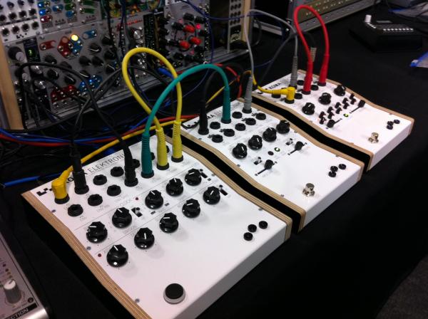 NAMM 2014 - Koma Elektronik Analog Pedals