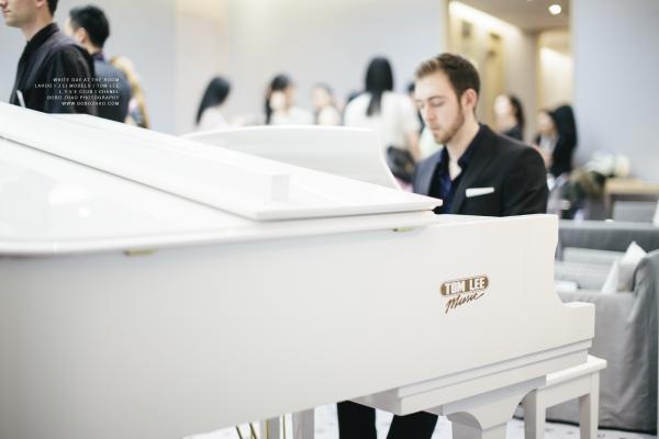 White Day at The Room