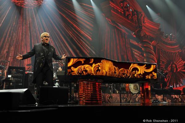 Making of "Elton John - The Million Dollar Piano"