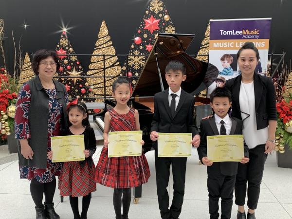 Christmas Performance at the Oakridge Mall