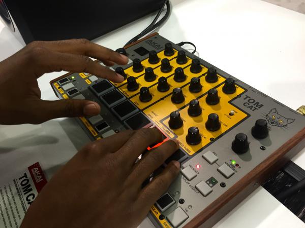 Akai Tom Cat