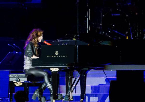 G.E.M Played Steinway at Asian Music Life Concert