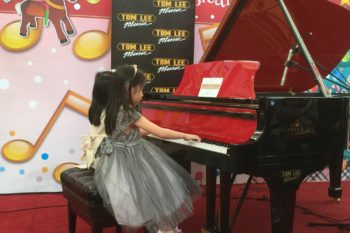 Aberdeen Centre Tom Lee Music Academy Christmas Celebration Performance