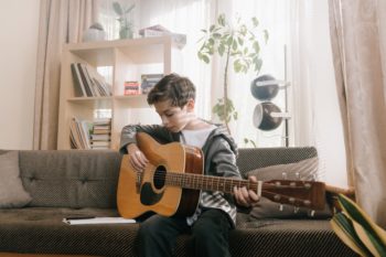 A Guide For First-time Guitar Buyers: Guitar Accessories